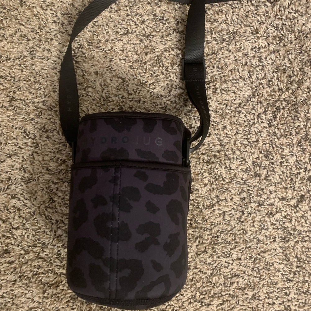 Cheetah print hydrojug sleeve